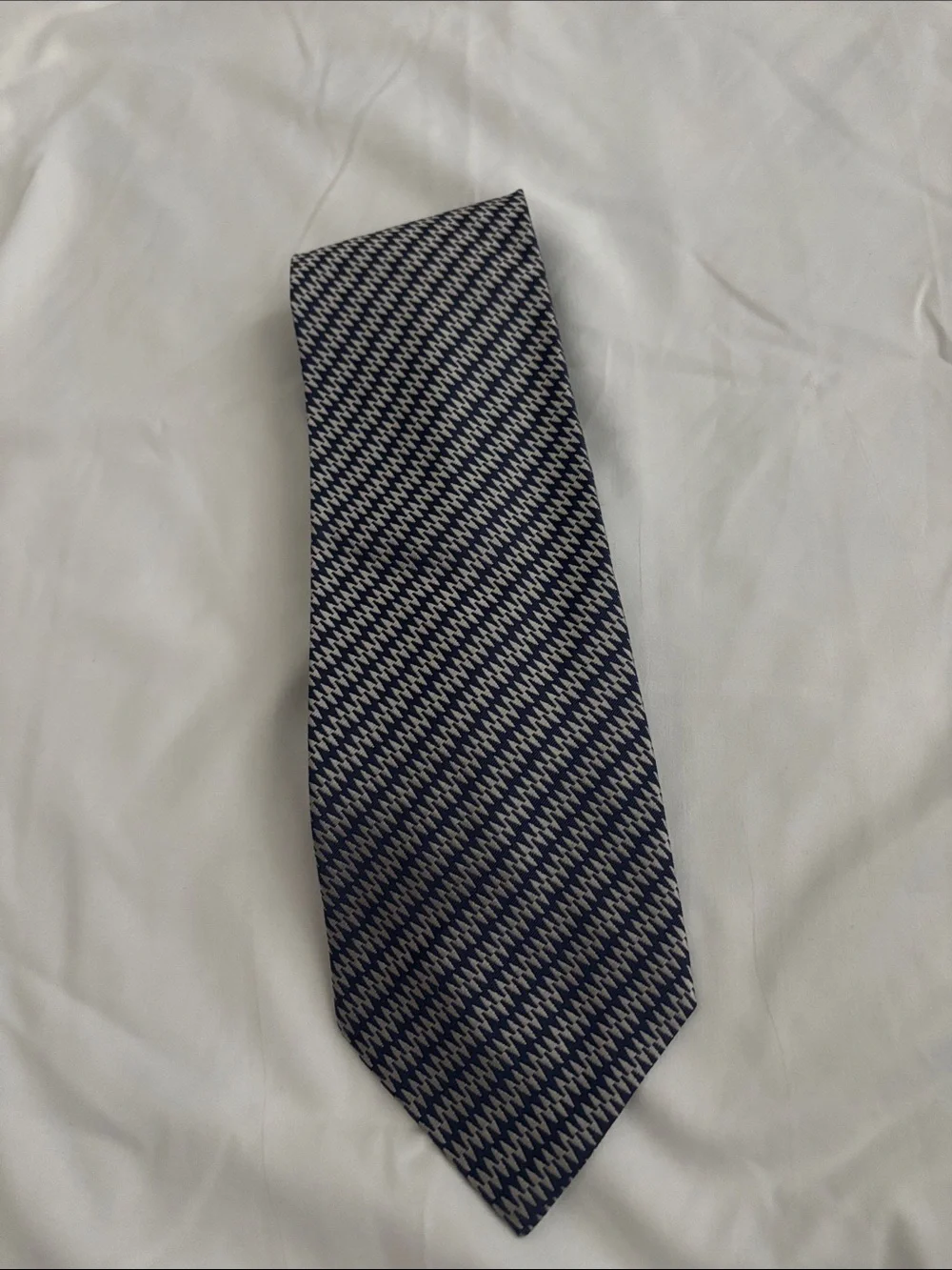 Charvet Classic Navy and Gray Houndstooth Men's Tie - Elegant Business Accessory